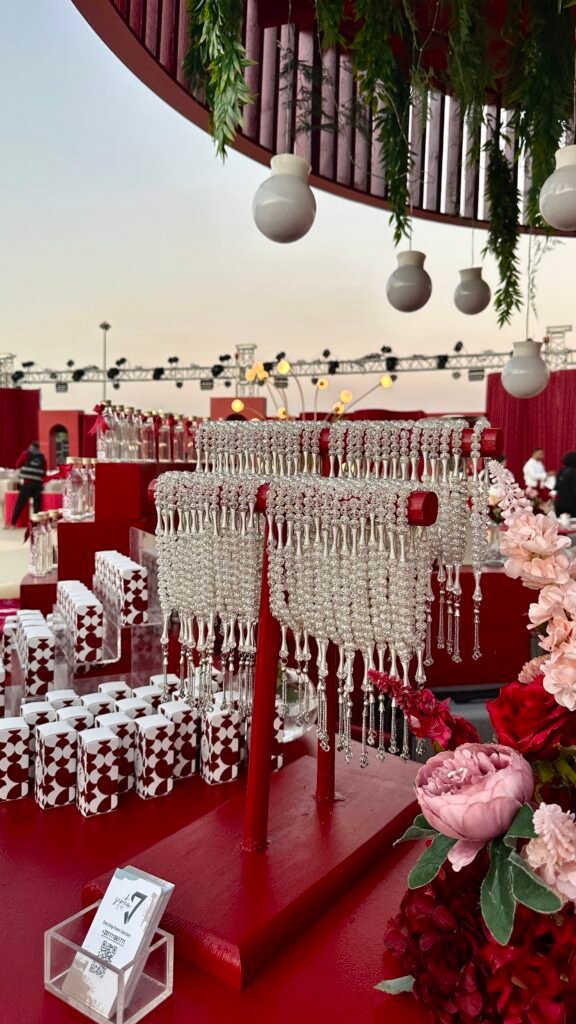 الهدايا المخصصة (Personalized Giveaways)